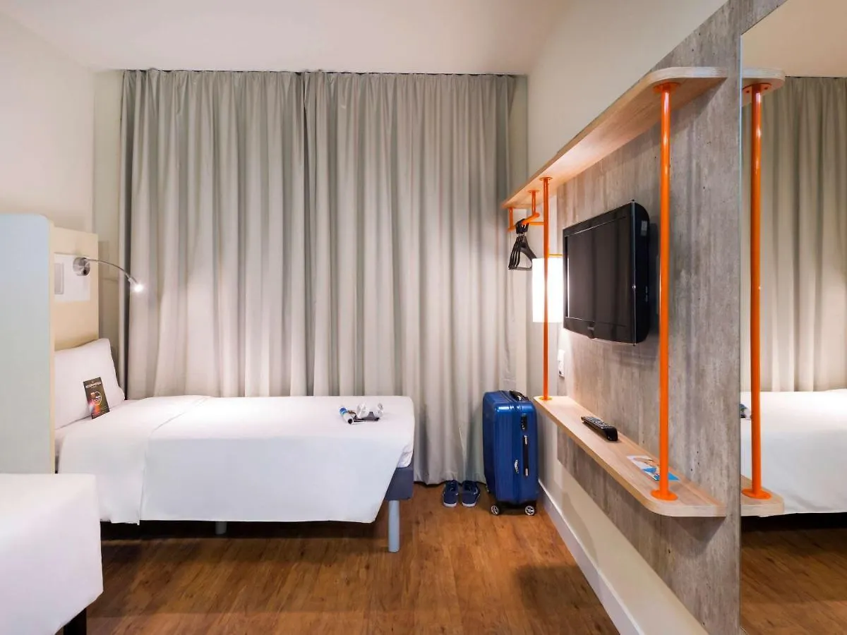 Ibis Budget Navegantes 이타자이 2*,